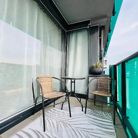White Pearl With Parking In Holesovice *