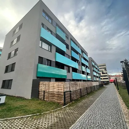 White Pearl With Parking In Holesovice Apartment *