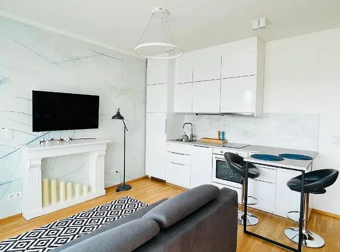White Pearl With Parking In Holesovice * Prag